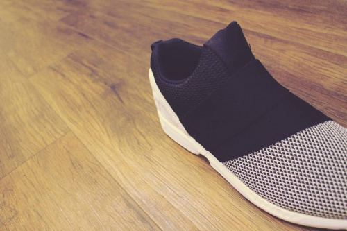 スニーカーの市川