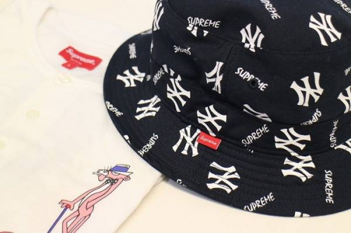 SUPREMEのバケットハット