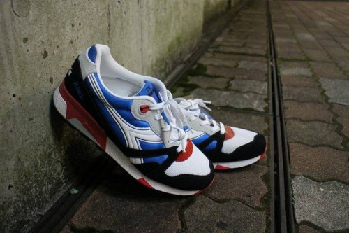 ディアドラのスニーカー