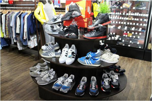 本八幡のスニーカー