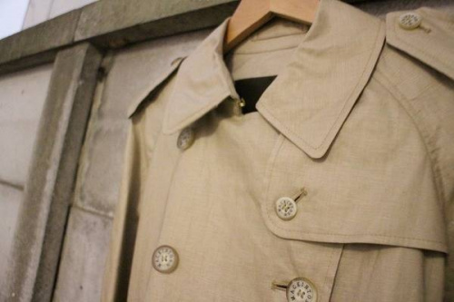 マッキントッシュのトレンチコート