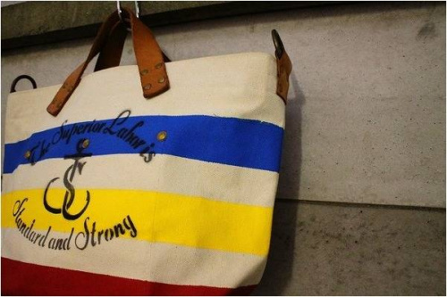 シュペリオールレイバーのバッグ