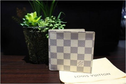 ヴィトンのダミエアズール