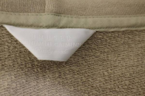 アンユーズドのパーカー