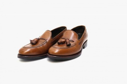 ジャランスリワヤのドレスシューズ