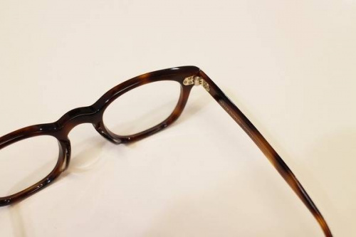 アイウェアのOLIVER PEOPLES