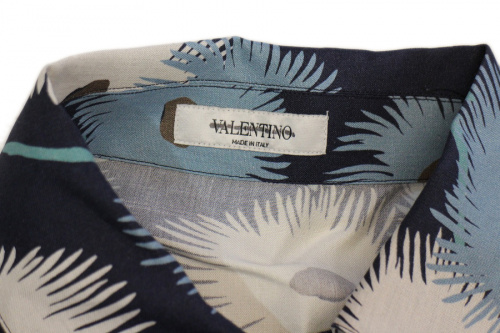 メンズのシャツ