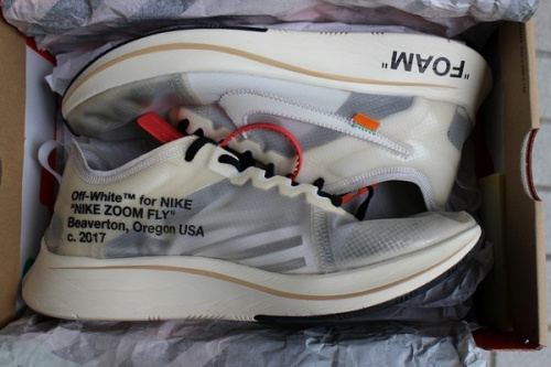 ナイキ×オフホワイトのZOOM FLY(ズームフライ)