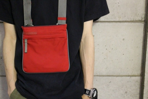 ナイロンショルダーバック