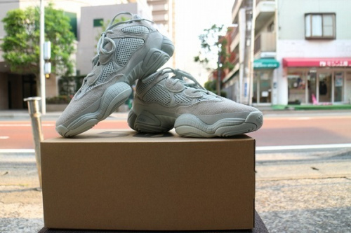 adidasのアディダス