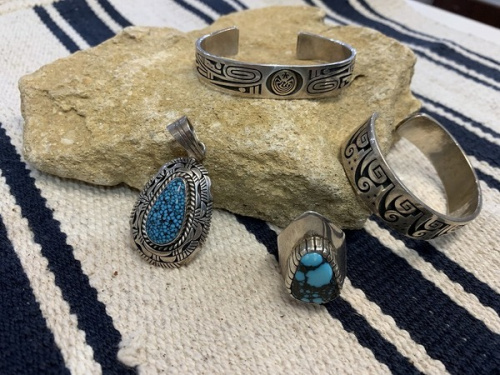 ジェイソン・タカラのバングル