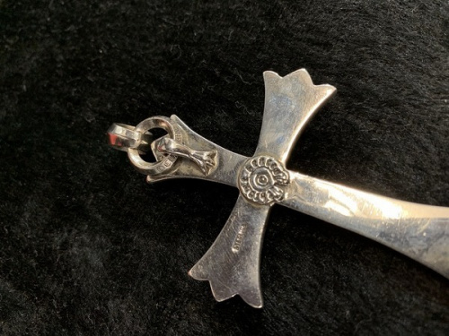 クロムハーツのCHクロスペンダント