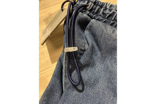 スンネイのデニムパンツ