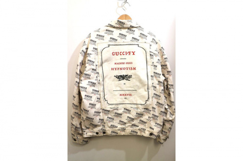 グッチのスタンプデニムジャケット