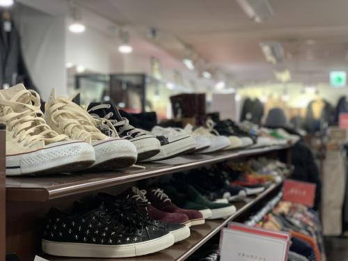 スニーカーのNEW BALANCE