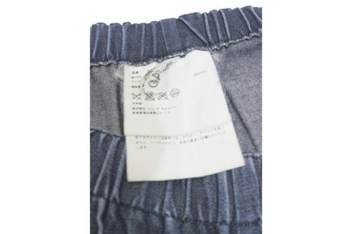 ワイドパンツのデニム