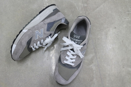 スニーカーのNEW BALANCE