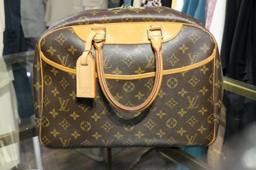 LOUIS VUITTON 　のルイ ヴィトン　