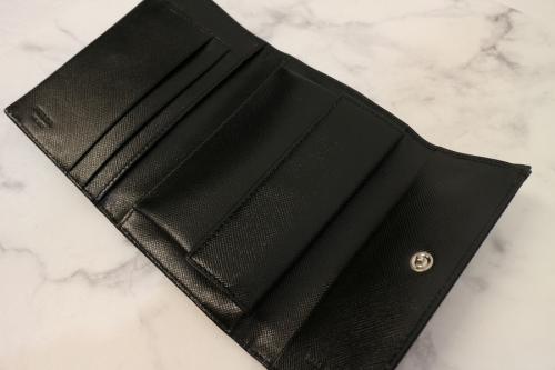 プラダの3つ折り財布