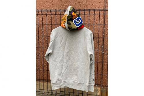 ア　ベイシング　エイプのシャークパーカー