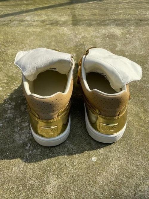 ナイキのNSW TIEMPO'94 MID SP