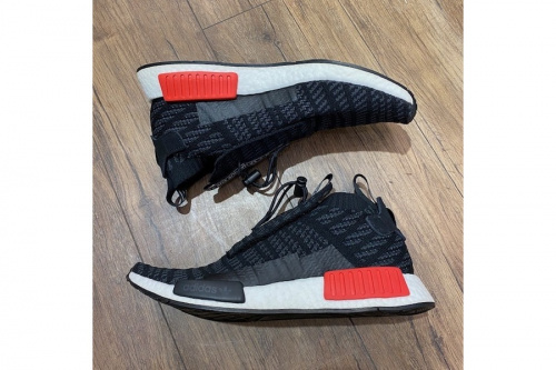 スポーツブランドのadidas