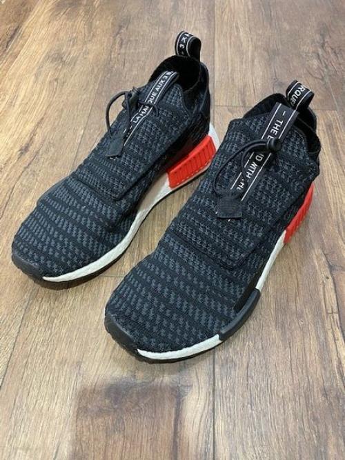 adidasのアディダス