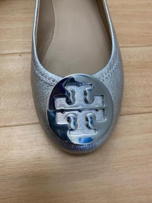 フラットパンプス