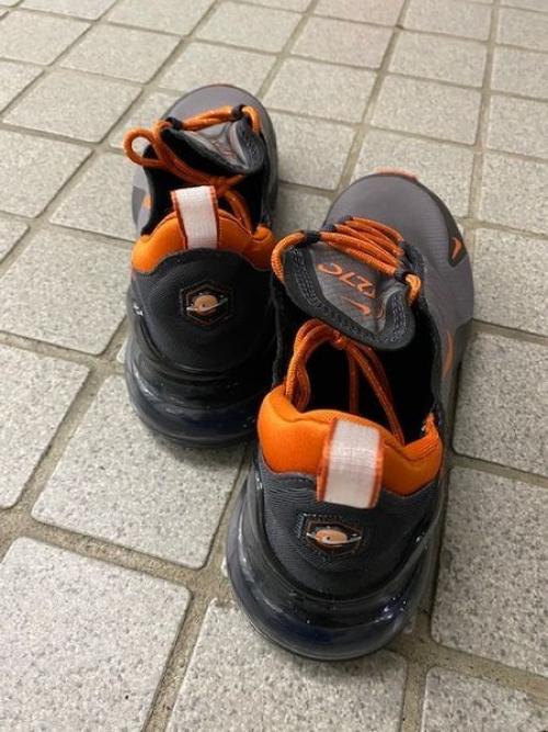 ナイキのAIR MAX 270 iD