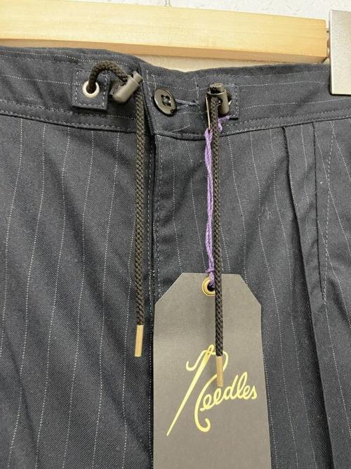 ストライプパンツのスラックス