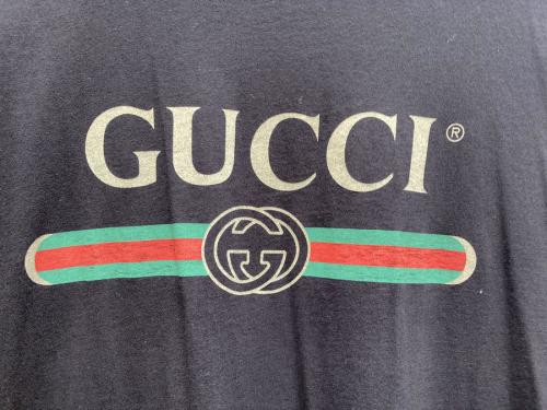 グッチのロゴTシャツ