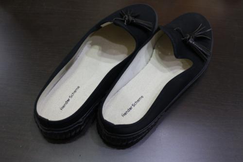 エンダースキーマーのPARALLEL/PEAK with tassels　キャンバスタッセルスリッポン