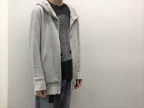 ハトラのジップパーカー