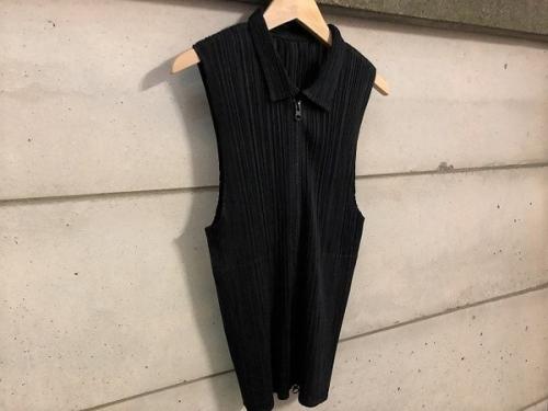 プリーツプリーズのジャケット