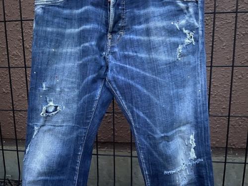 ディースクエアードのデニムパンツ