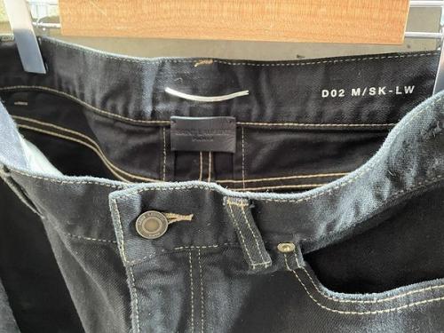 デニムパンツのボトムス