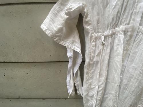 ワンピースのリネンワンピース