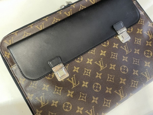 ラグジュアリーブランドのLOUIS VUITTON 　