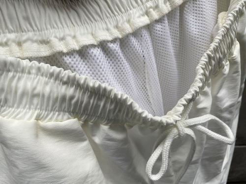 トラックパンツのボトムス