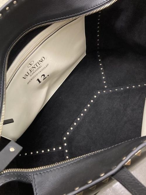 トートバッグのスタッズ