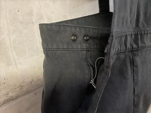 サロペットのデニム