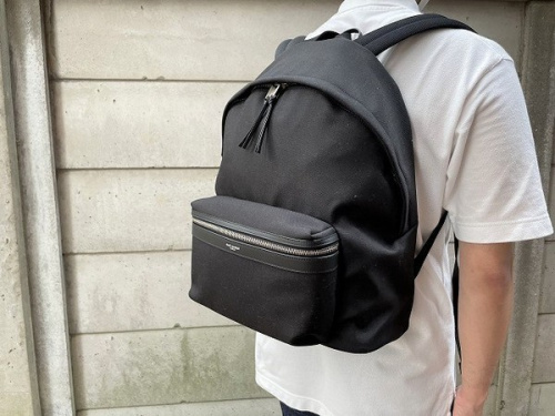 ラグジュアリーブランドのSaint Laurent Paris