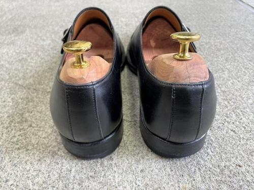 ジャランスリウァヤのレザーシューズ