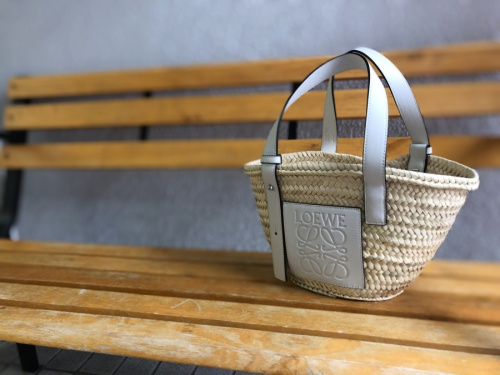 ラグジュアリーブランドのLOEWE