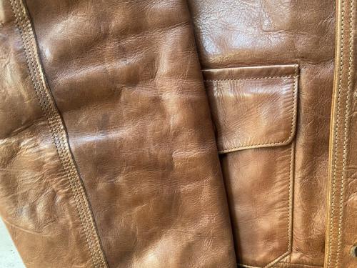 レザージャケットのフライトジャケット