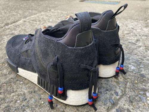 アディダスのスニーカー