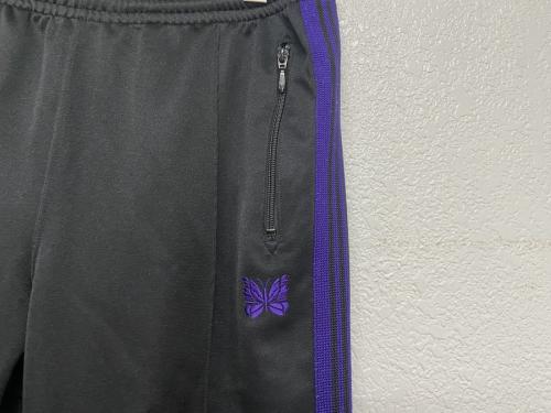 トラックパンツのネペンテス