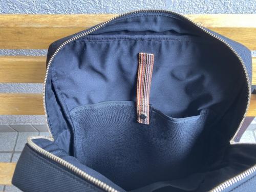 バックパックのマルチストライプ