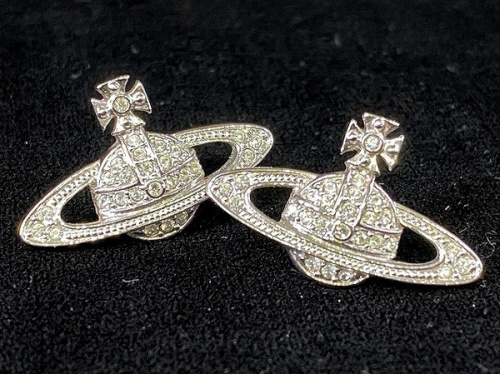 インポートブランド Vivienne Westwood ヴィヴィアンウエストウッド からミニバスレリーフピアスを買取しました 21 10 01発行 インポートブランド Vivienne Westwood ヴィヴィアンウエストウッド からミニバスレリーフピアスを買取しました 21 10 01発行