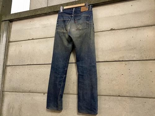 リーバイスのデニムパンツ
